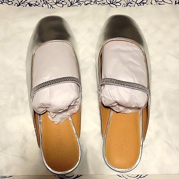 The Greta Ballet Flat Mule in Leather NWT - Picture 3 of 9